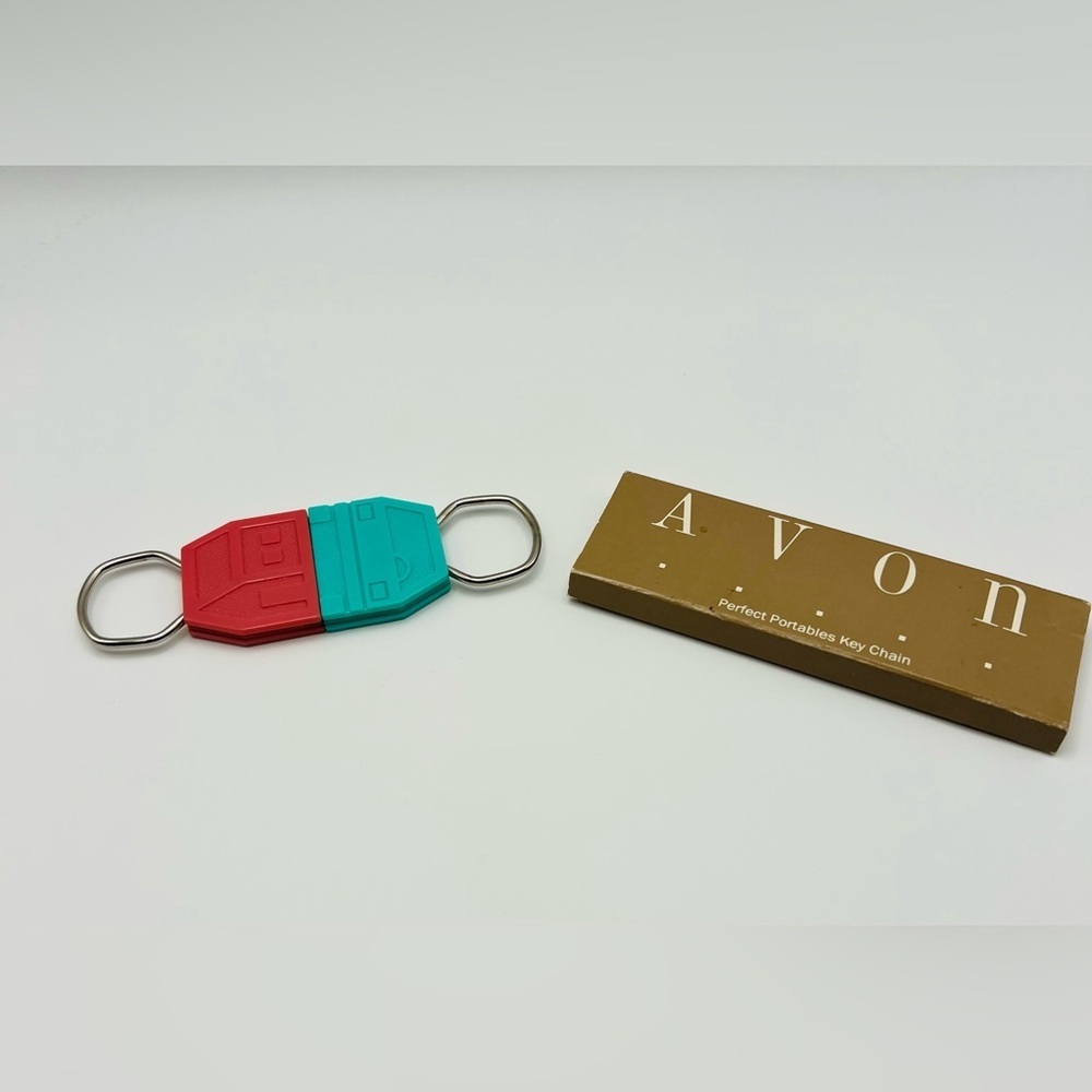 Avon 1989 Perfect Portables Key Chain Car & House Split Keyring